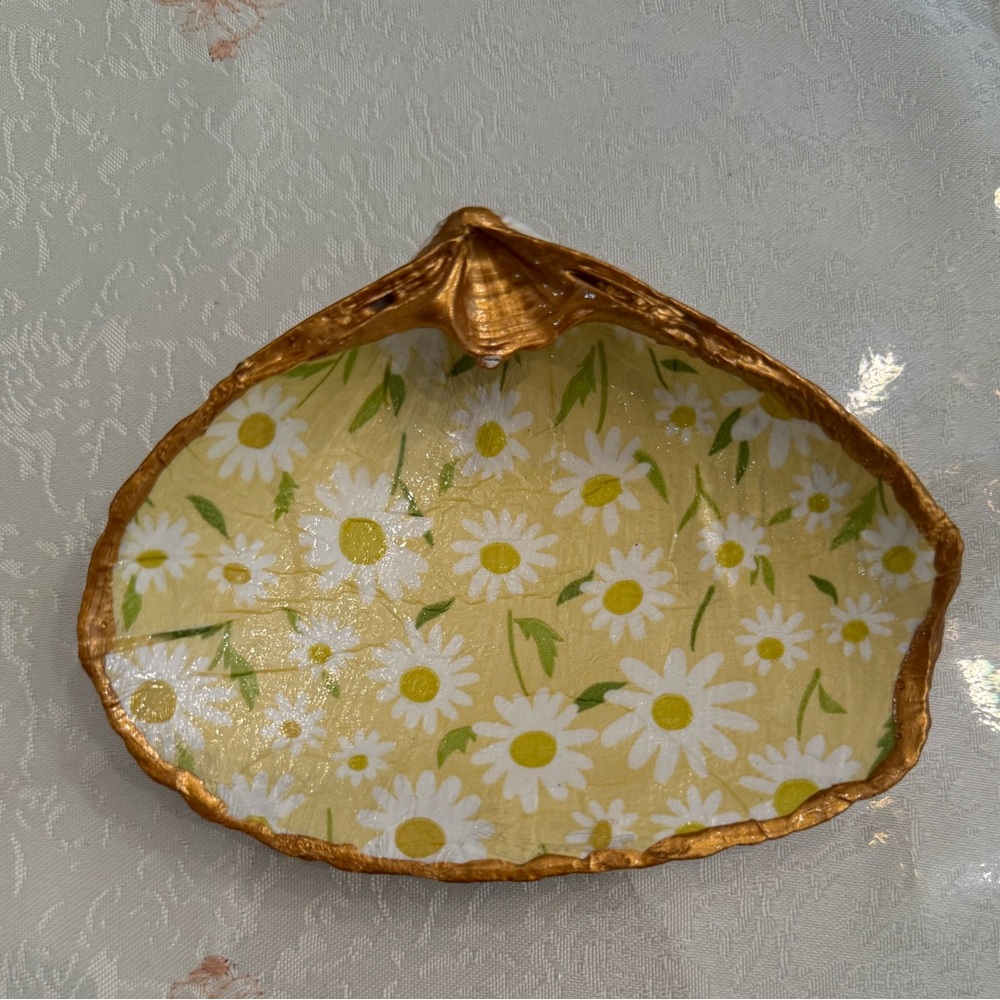 Floral Shell-Shaped Dish with Gold Trim
